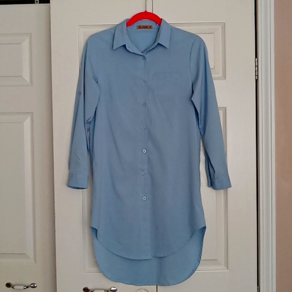 Long button with pocket. Color is light blue. Great color. Size small.